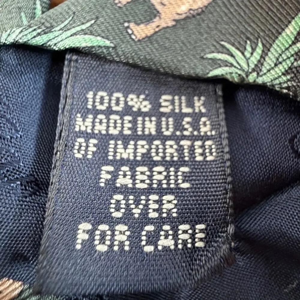 Vintage Gap Premium Olive Green Silk Elephant Safari Novelty Necktie
